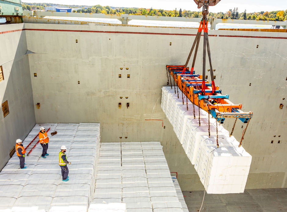 Foreside Photography Sprague Energy Swedish Freighter Unloading Pulp 101618 0043