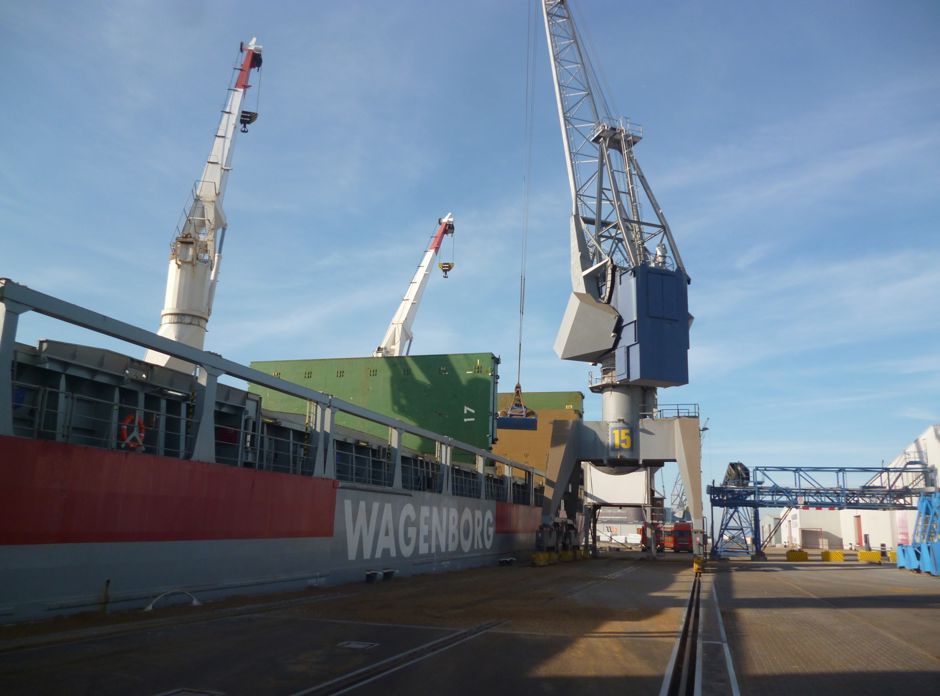 Bulk Crane From The Aft