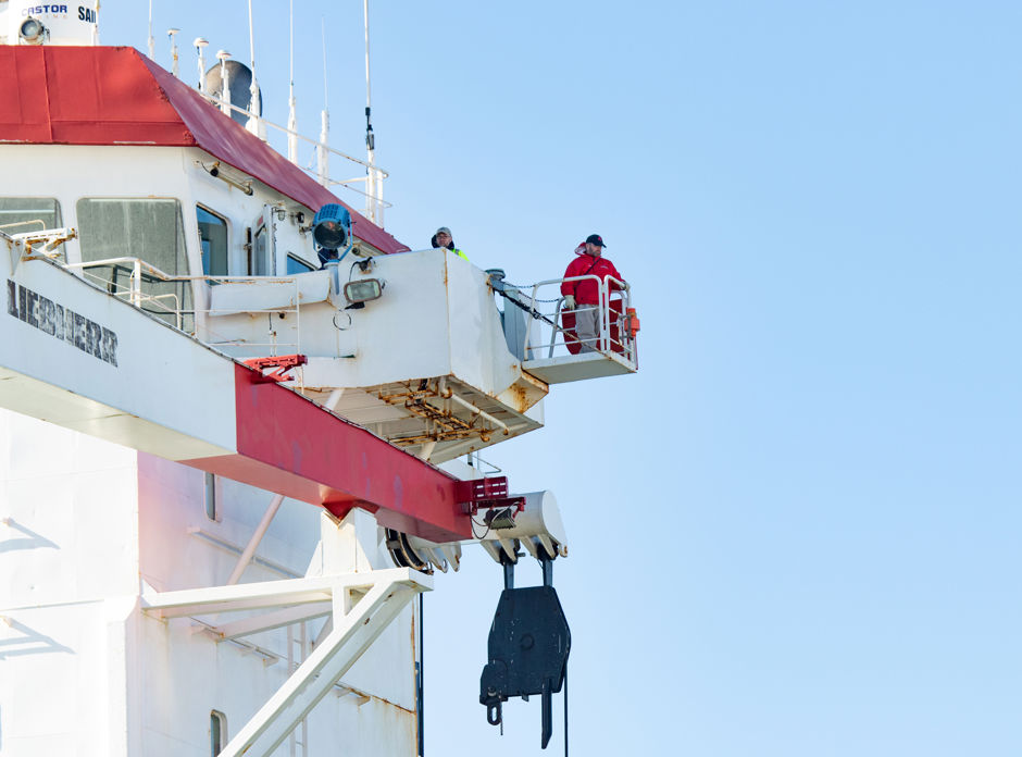 Foreside Photography Sprague Energy Swedish Freighter Unloading Pulp 101618 0172
